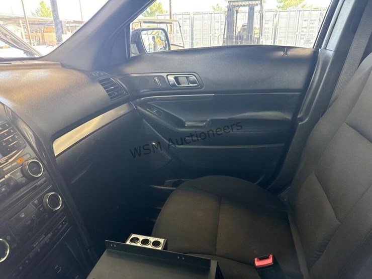 2016-ford-explorer-image-19