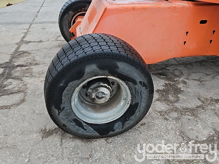 2017-jlg-400s-image-15