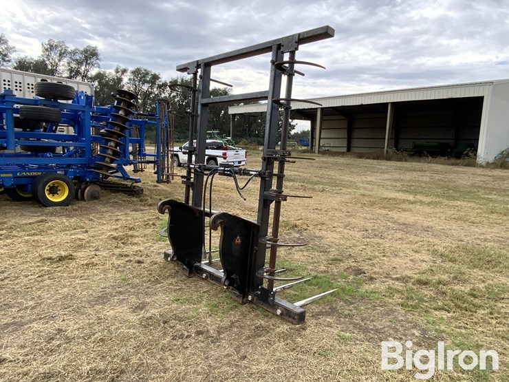 dymax-bale-spear-wheel-loader-attachment-image-5