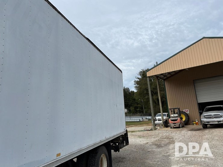 2000-freightliner-fl70-image-21