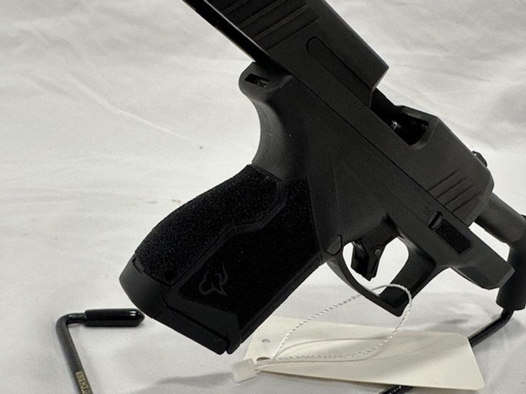 #2025-00065-•-taurus-gx4-pistol-image-32