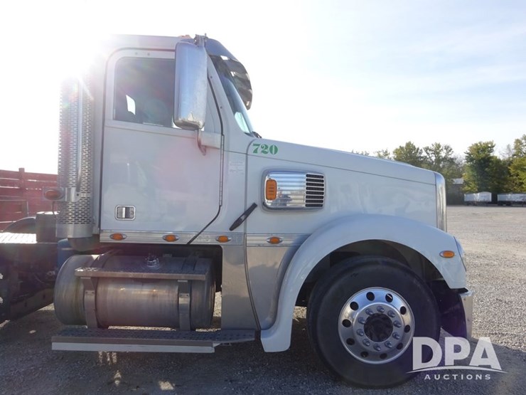 2016-freightliner-coronado-day-cab-glider-truck-(pz13982,-unit-720)-image-70