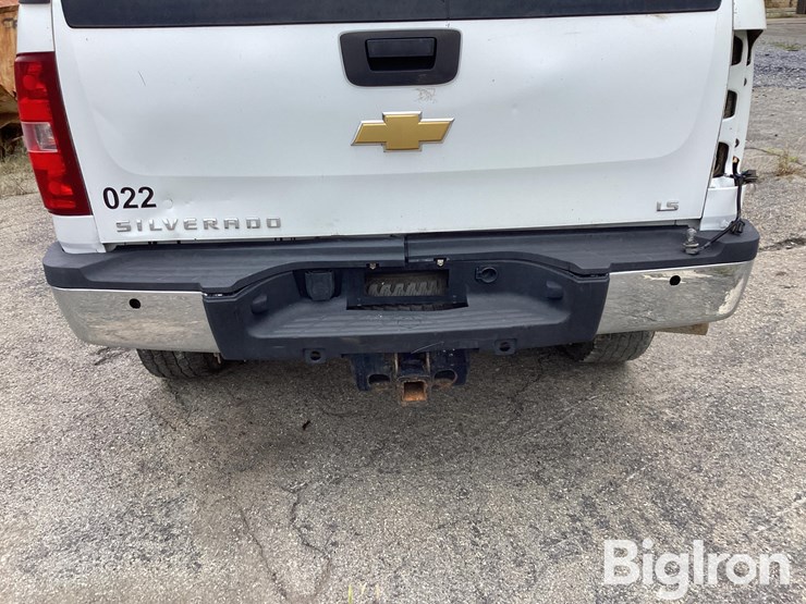 2013-chevrolet-silverado-2500-image-18