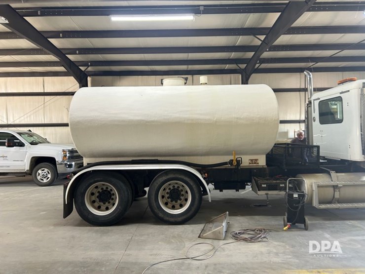 1999-freightliner-fld120-image-8