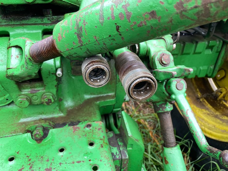 john-deere-3010-image-11