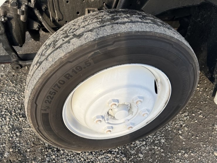 2006-freightliner-mt45-image-13