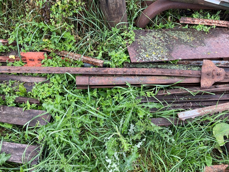 #9610-•-pile-of-miscellaneous-metal-image-5