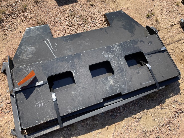 #4136-•-universal-pallet-fork-attachment-image-4