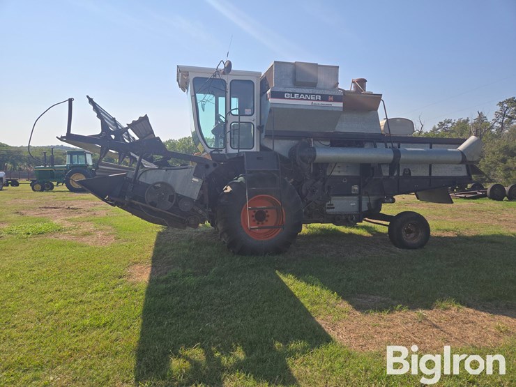 1976-gleaner-m-image-8