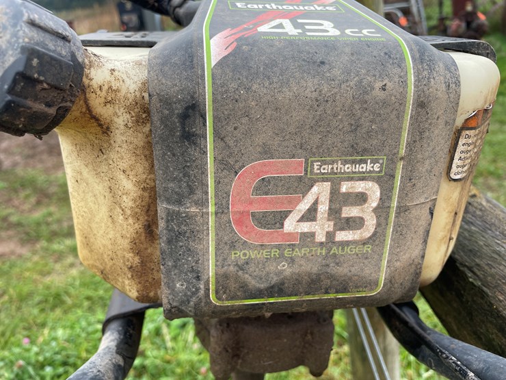 #8120-•-earthquake-e43-power-earth-auger-image-12