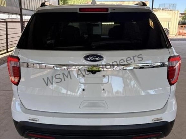 2017-ford-explorer-image-6