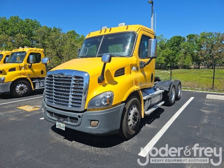 2019-freightliner-cascadia-image-1