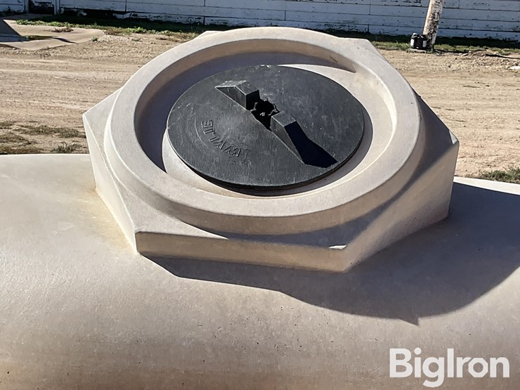 1600-gallon-liquid-fertilizer-poly-tank-image-10