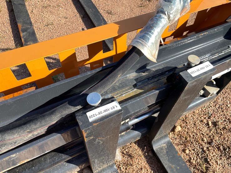 #4089-•-wolverine-pallet-fork-hydraulic-adjustable-attachment-image-13