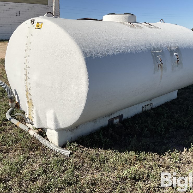 1600-Gallon Liquid Fertilizer Poly Tank