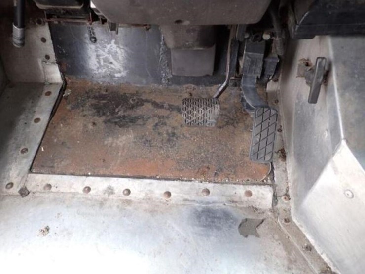 2015-freightliner-mt55-image-16