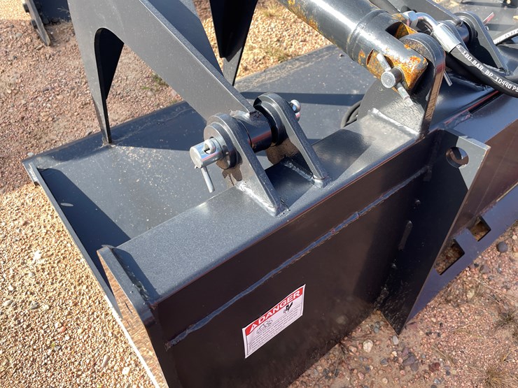 #4079-•-84"-smooth-faced-grapple-bucket-attachment-image-5