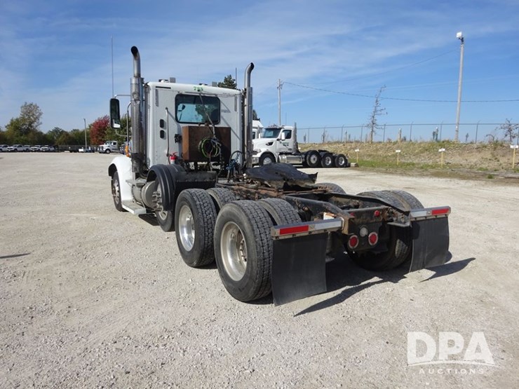 2017-freightliner-coronado-day-cab-glider-truck-(pz13993,-unit-725)-image-29