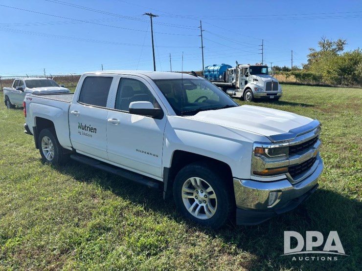2018-chevrolet-silverado-image-1