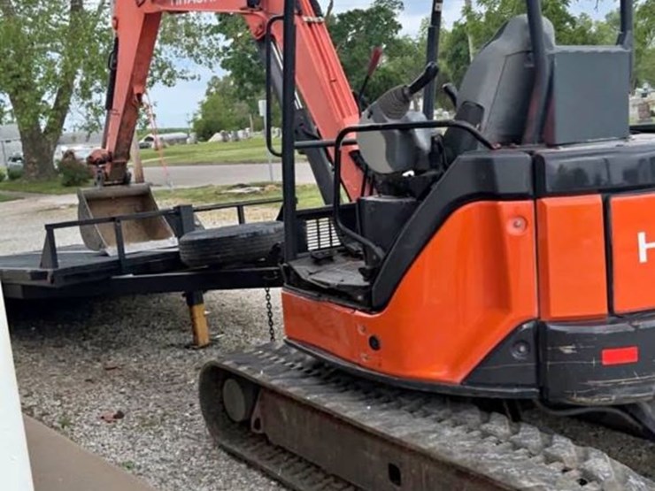 2013-hitachi-zx50u-image-6