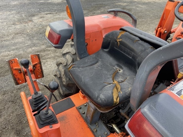 2010-kubota-l3200-image-16