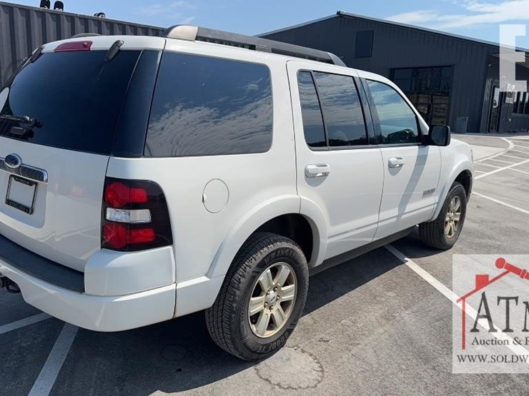 2008-ford-explorer-xlt-image-3