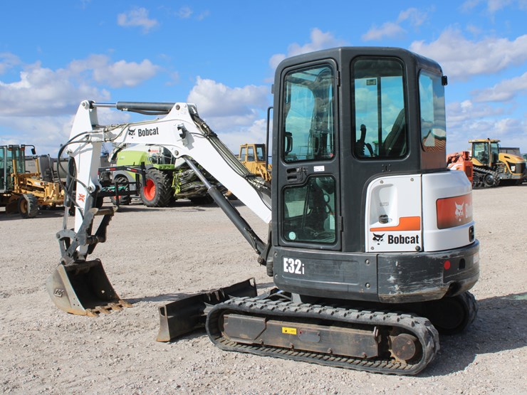 2016-bobcat-e32i-image-4