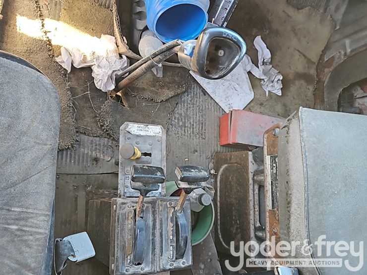 1988-ford-lt8000-image-36