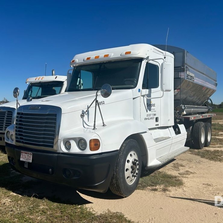 2006 Freightliner Century Dry Truck (CP1180 Unit 16052)