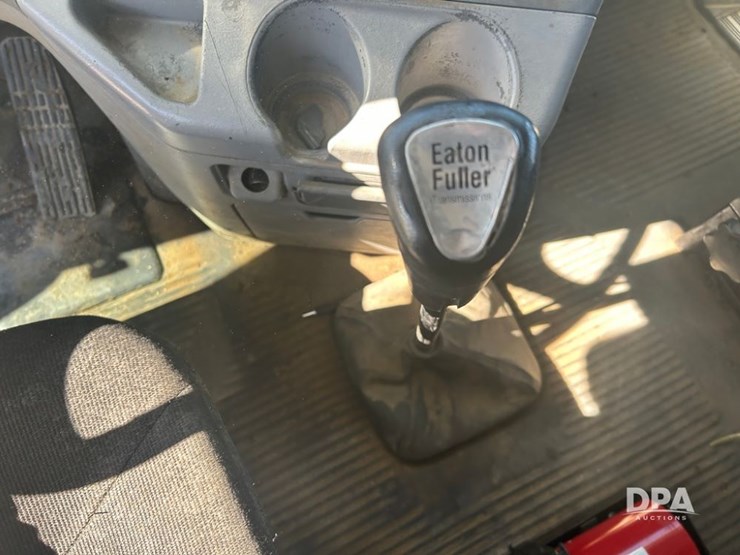 2006-freightliner-century-dry-truck-(cp1180-unit-16052)-image-37