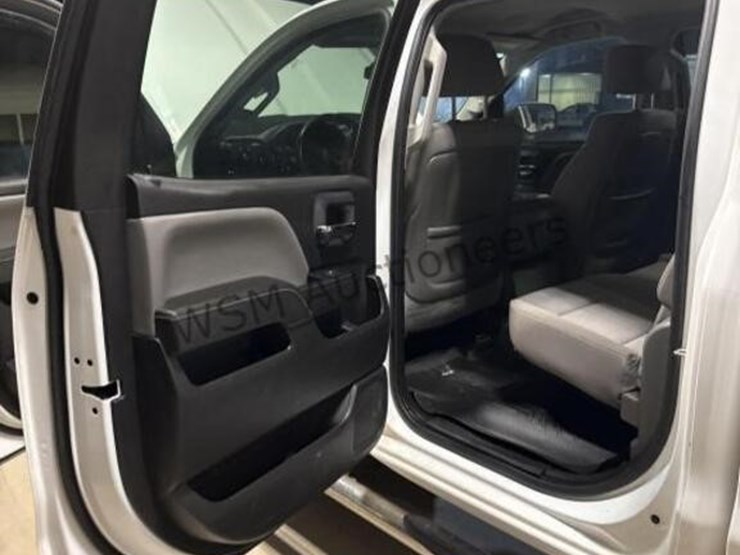 2015-chevrolet-silverado-2500hd-image-28