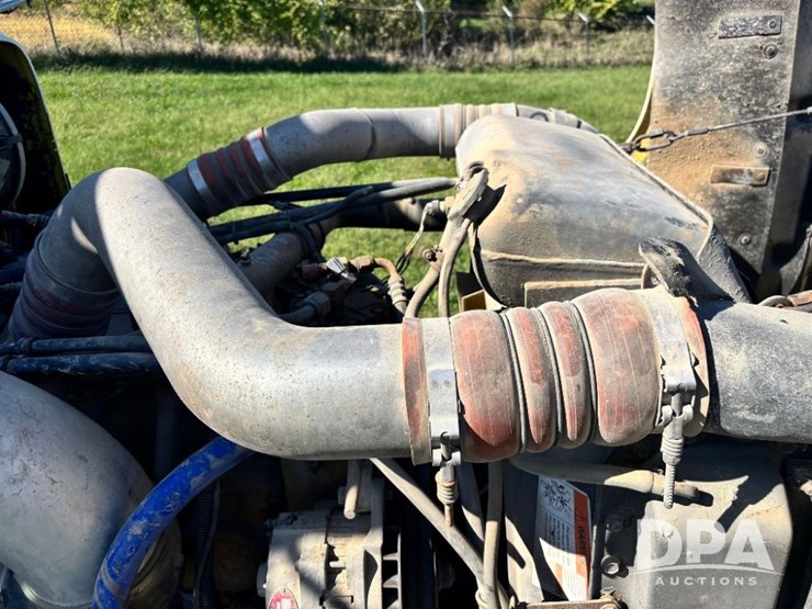 1993-freightliner-fld120-image-73