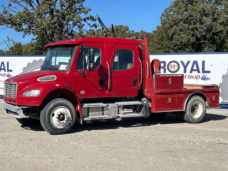 2019-freightliner-day-cab-image-1