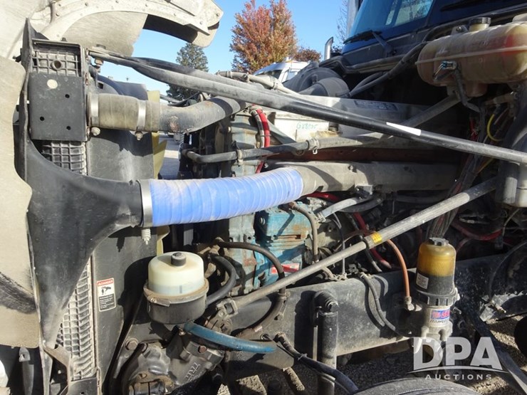 2016-freightliner-coronado-day-cab-glider-truck-(pz13982,-unit-720)-image-77