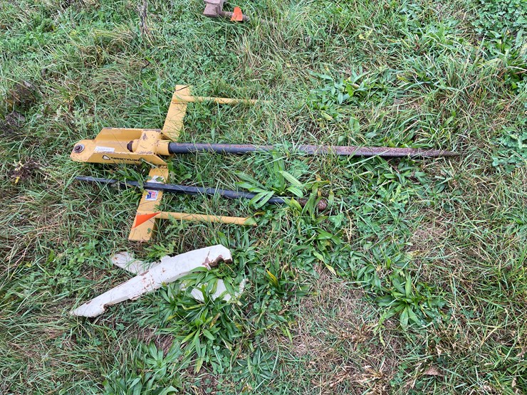 #8144-•-countyline-bale-spear-image-2