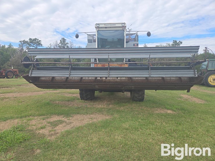 1976-gleaner-m-image-2