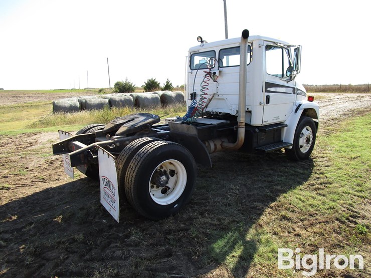 2000-freightliner-fl70-image-5