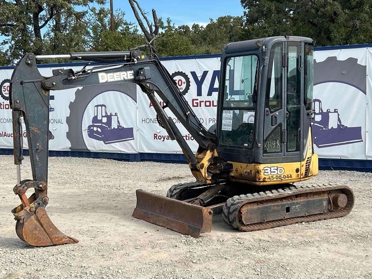 2013-deere-35d-image-1