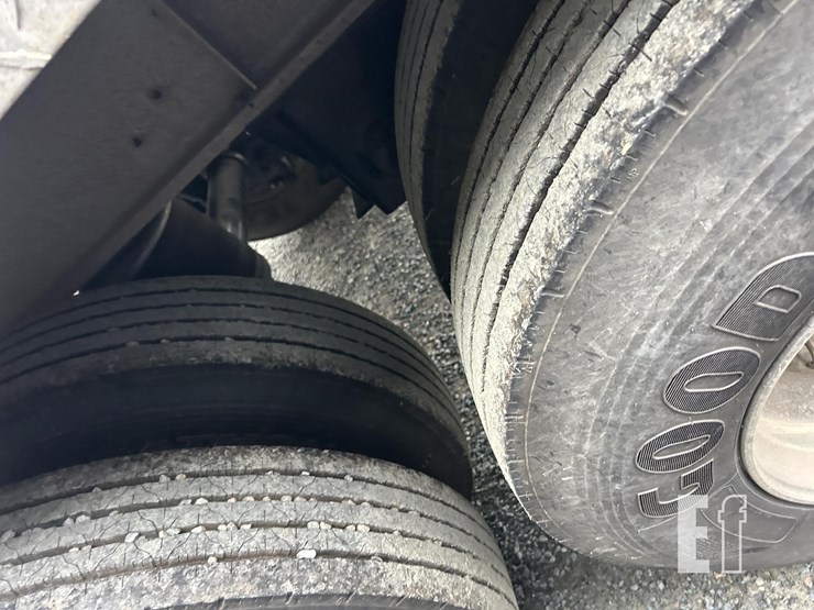 2002-vantage-39-ft-image-7