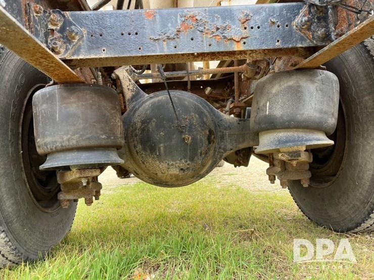 1995-freightliner-fl70-image-34