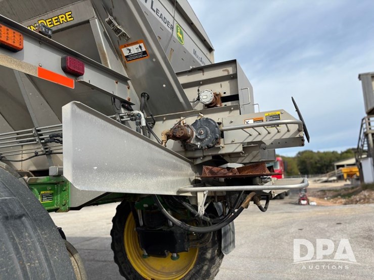 2019-john-deere-r4038-image-23