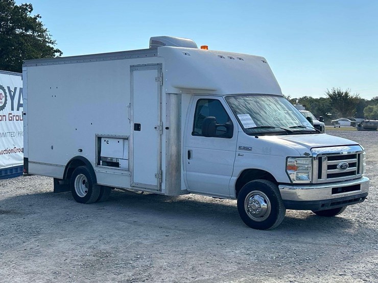 2015-ford-e350-image-4