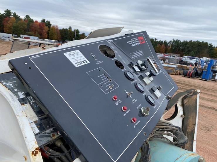 2010-unknown-trailer-image-10