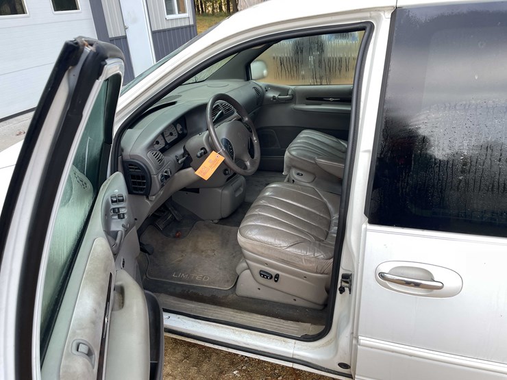 1999-chrysler-town-&-country-image-54