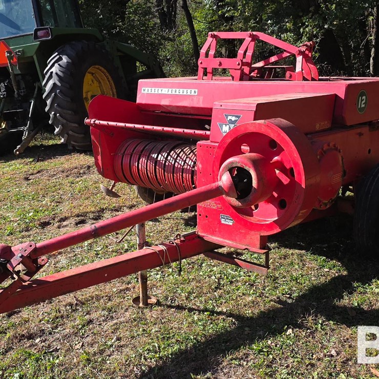 MASSEY-FERGUSON 12