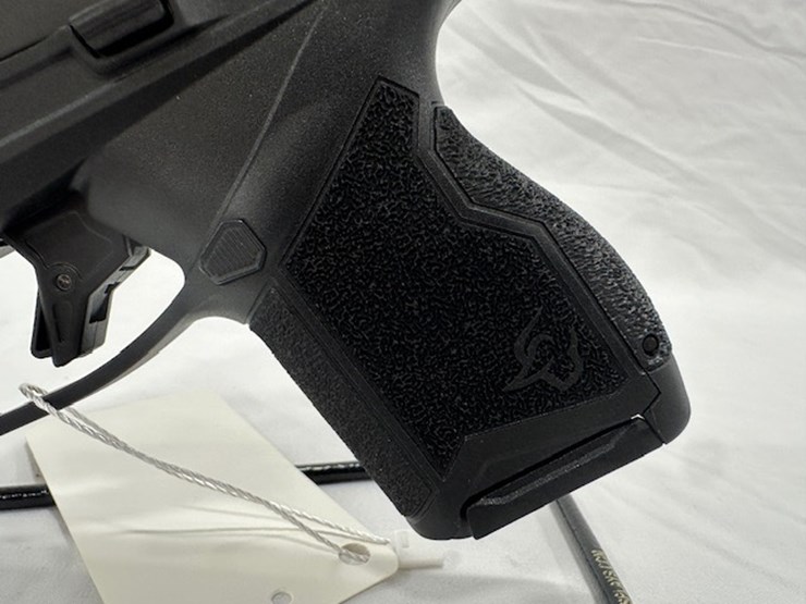 #2025-00065-•-taurus-gx4-pistol-image-18