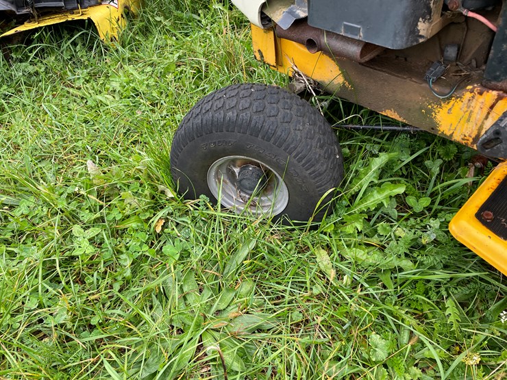 #9624-•-cub-cadet-1615-riding-lawn-mower-image-9