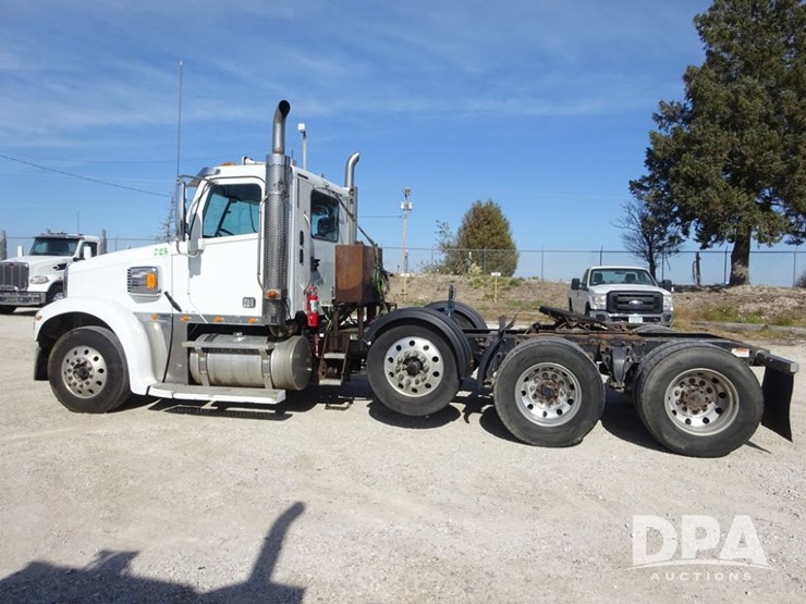 2017-freightliner-coronado-day-cab-glider-truck-(pz13993,-unit-725)-image-35