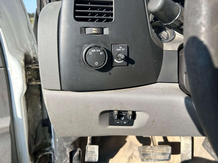 2012-chevrolet-silverado-2500-image-15