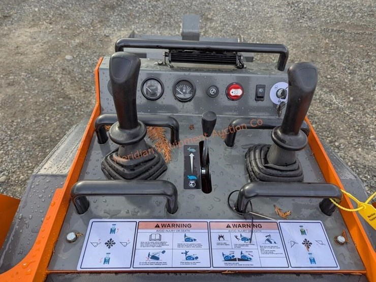 diggit-scl850-mini-tracked-loader-image-8